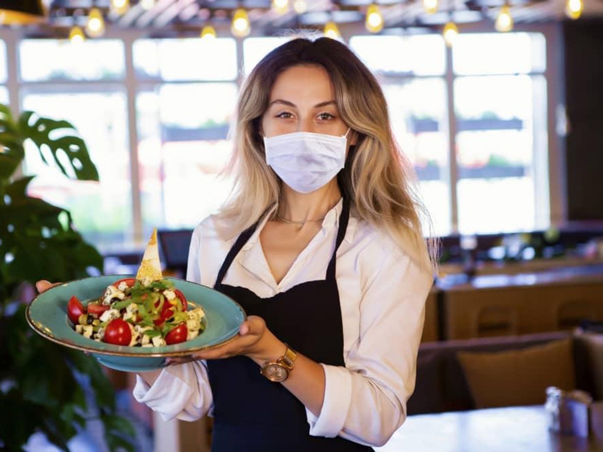 waitress wearing mask at restaurant