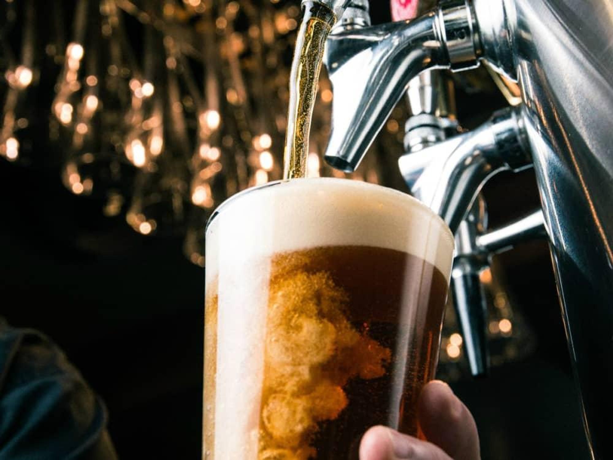 Yard House bar restaurant beer glass tap brew